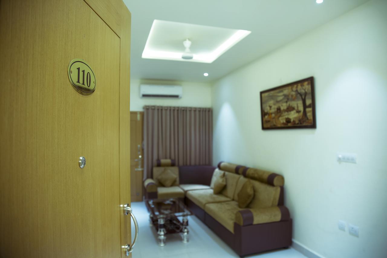 The Grand White Palace Hotel Mayiladuthurai Bagian luar foto