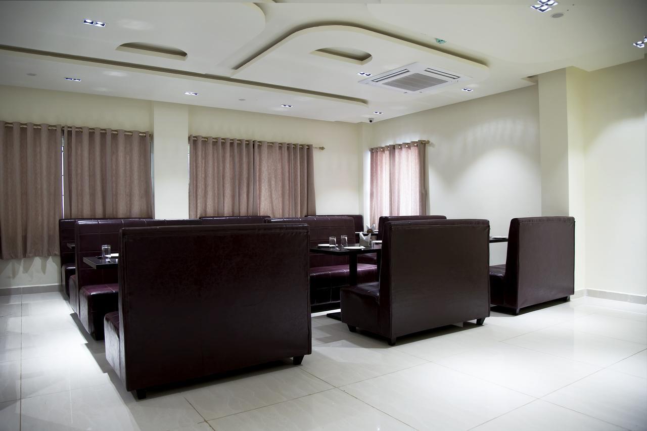 The Grand White Palace Hotel Mayiladuthurai Bagian luar foto