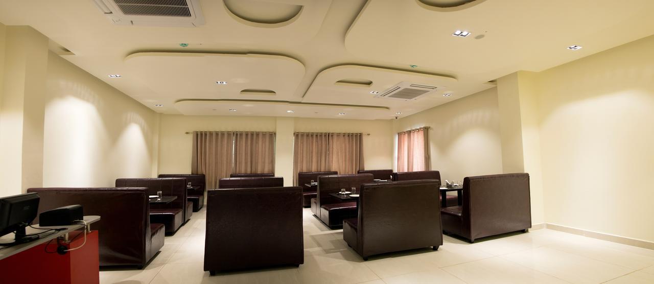 The Grand White Palace Hotel Mayiladuthurai Bagian luar foto