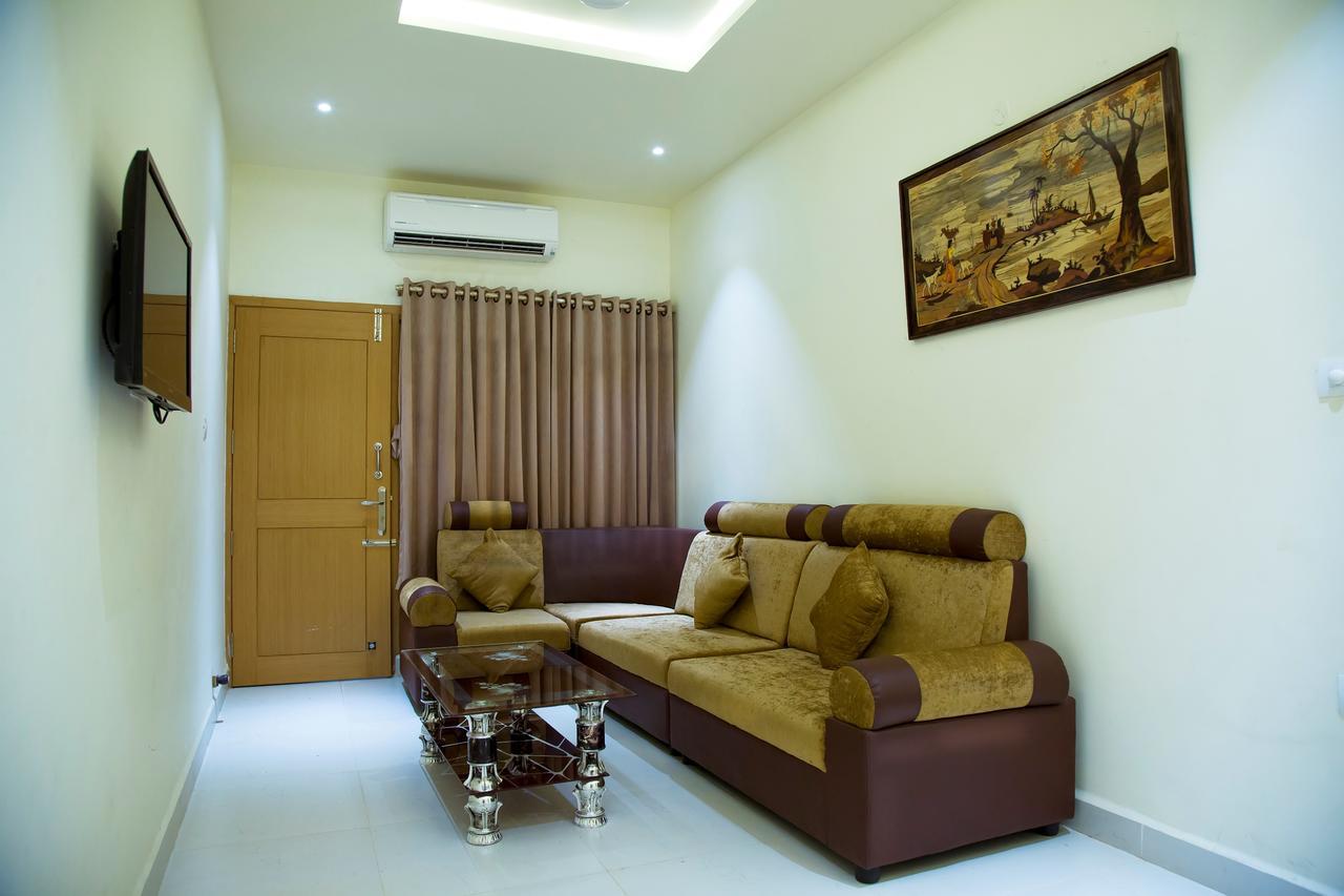 The Grand White Palace Hotel Mayiladuthurai Bagian luar foto