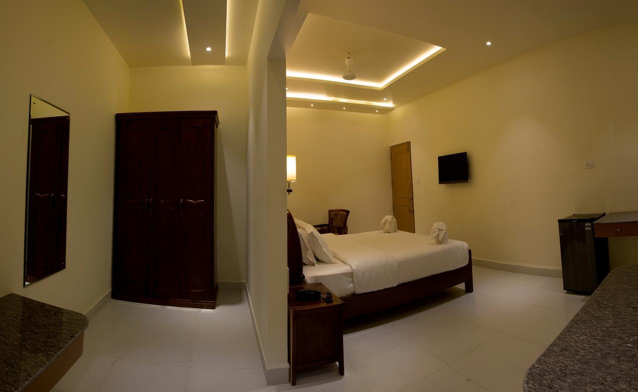 The Grand White Palace Hotel Mayiladuthurai Bagian luar foto